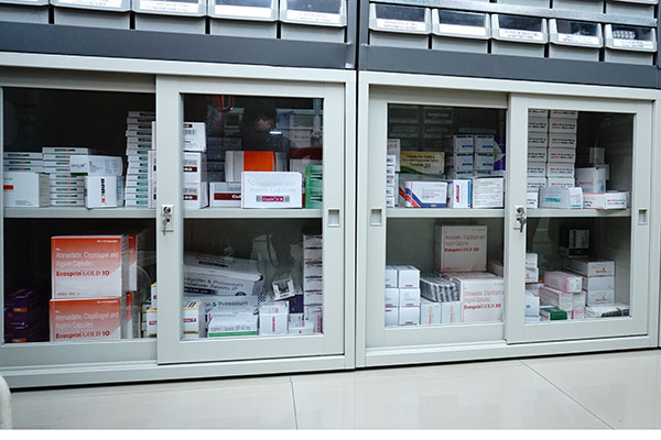 Sliding door cabinet Image